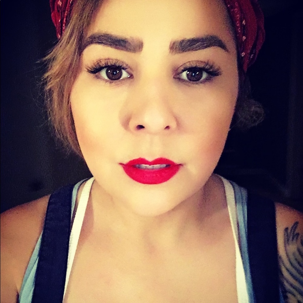 Meet your Posher, Crystal